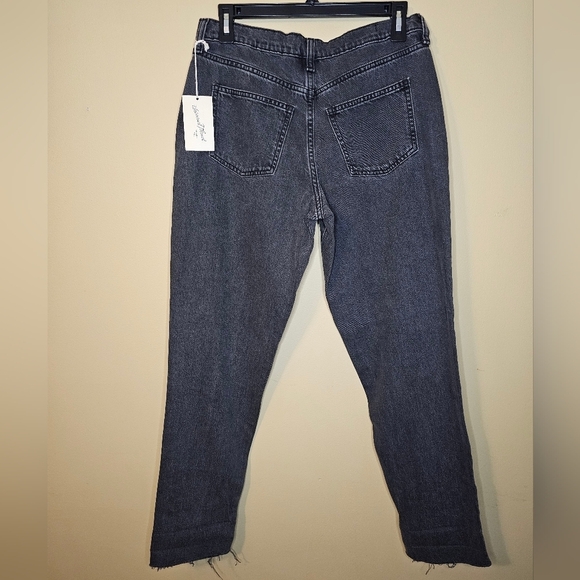 Universal Thread Boyfriend Jean's with distressed hem Size 0 or 25 - Picture 8 of 9